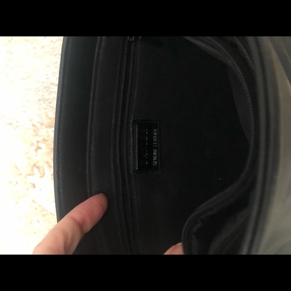 Beautiful leather Danier purse - Picture 8 of 12